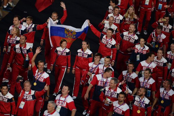 Представители сборной России во время парада атлетов и членов национальных делегаций на церемонии закрытия I Европейских игр в Баку
