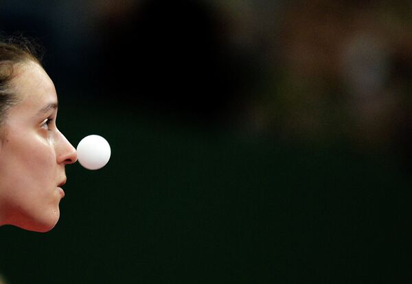 Ана Невес (Португалия) в матче первого раунда по настольному теннису против Полины Михайловой (Россия) на I Европейских играх в Баку
