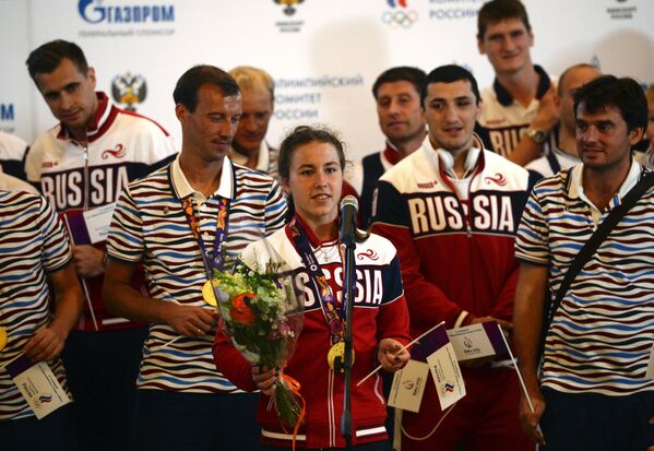 Пловчиха Арина Опенышева на торжественной церемонии встречи сборной России, прибывшей с I Европейских игр