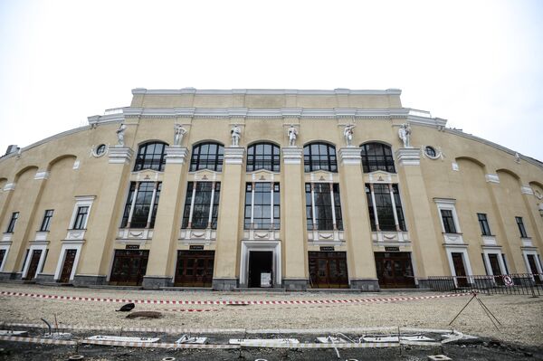 Фасад стадиона Центральный в Екатеринбурге