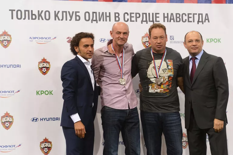 Генеральный директор ПФК ЦСКА Роман Бабаев, тренер Виктор Онопко, главный тренер ПФК ЦСКА Леонид Слуцкий и президент РФПЛ Сергей Прядкин (слева направо) Генеральный директор ПФК ЦСКА Роман Бабаев, тренер Виктор Онопко, главный тренер ПФК ЦСКА Леонид Слуцкий и президент РФПЛ Сергей Прядкин (слева направо)