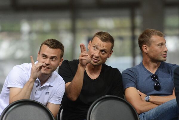 Игроки ПФК ЦСКА Игорь Акинфеев, Алексей Березуцкий и Василий Березуцкий (слева направо)