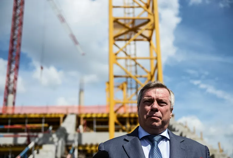 Губернатор Ростовской области Василий Голубев на стадионе Ростов-Арена в Ростове-на-Дону, который строится к чемпионату мира по футболу 2018 года Губернатор Ростовской области Василий Голубев на стадионе Ростов-Арена в Ростове-на-Дону, который строится к чемпионату мира по футболу 2018 года
