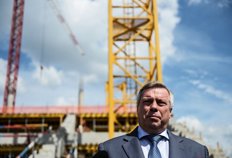 Губернатор Ростовской области Василий Голубев на стадионе Ростов-Арена в Ростове-на-Дону, который строится к чемпионату мира по футболу 2018 года Губернатор Ростовской области Василий Голубев на стадионе Ростов-Арена в Ростове-на-Дону, который строится к чемпионату мира по футболу 2018 года