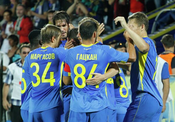 Игроки Ростова радуются забитому голу