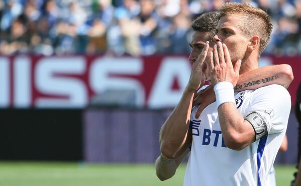 Нападающий Динамо Александр Кокорин радуется забитому мячу