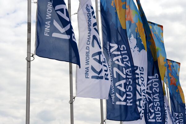 Флаги с символикой чемпионата по водным видам спорта FINA 2015 на территории Казань-Арена