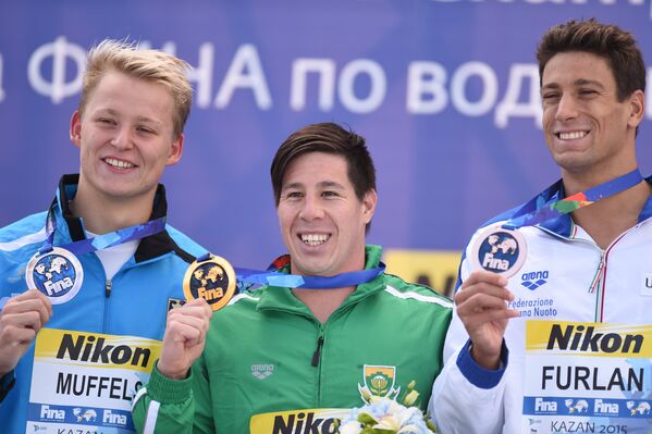 Роб Муффельс (Германия) - серебряная медаль, Чэд Хо (ЮАР) - золотая медаль, Маттео Фурлан (Италия) - бронзовая медаль (слева направо)