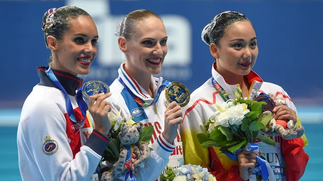 Она Карбонель, Светлана Ромашина и Сунь Вэньянь (слева направо)