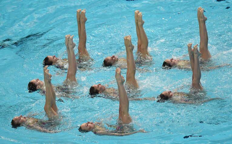 Спортсменки сборной России выступают в финале технической программы групповых соревнований по синхронному плаванию Спортсменки сборной России выступают в финале технической программы групповых соревнований по синхронному плаванию
