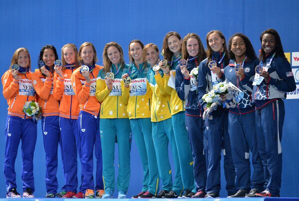 Пловчихи сборной Нидерландов - серебряные медали, пловчихи сборной Австралии - золотые медали, пловчихи сборной США - бронзовые медали (слева направо)