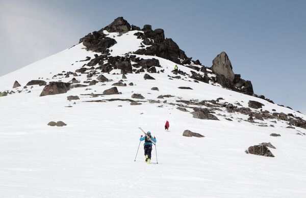 Альпинисты во время восхождения