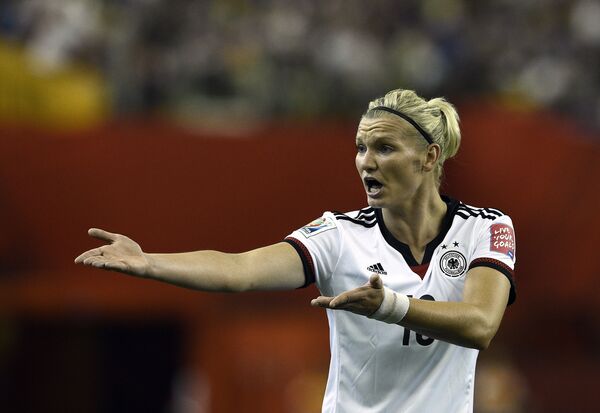 Игрок женской сборной Германии по футболу Дженнифер Марожан