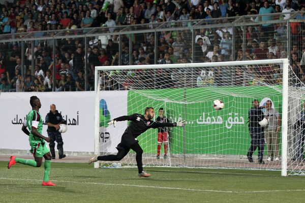 Игровой момент матча Ахли аль-Халиль - Иттхад аш-Шиджаия