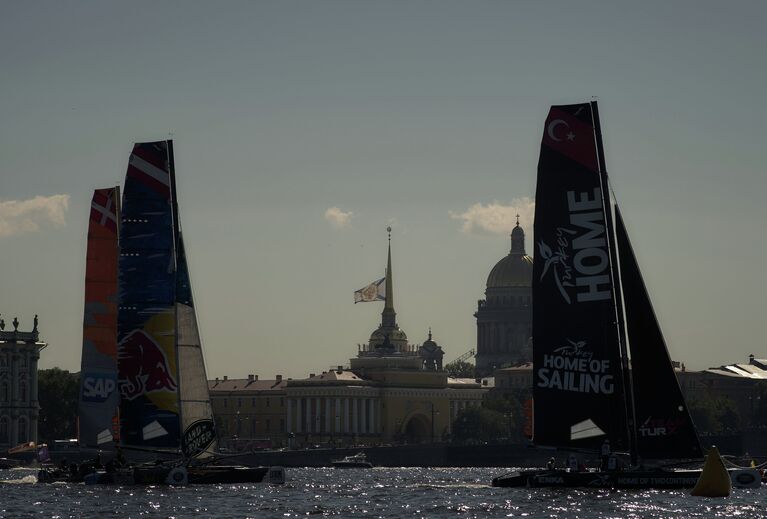 Шестой этап регаты Extreme Sailing Series на скоростных парусных катамаранах класса Extreme40 в Санкт-Петербурге