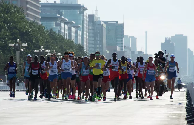 Спортсмены во время марафона на чемпионате мира по легкой атлетике