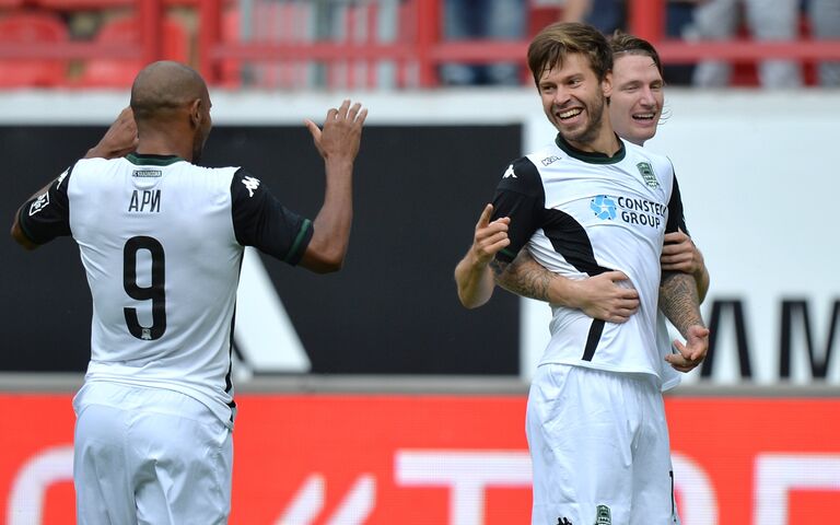 Форварды Краснодара Ари, Фёдор Смолов и полузащитник Стефан Страндберг (слева направо) Форварды Краснодара Ари, Фёдор Смолов и полузащитник Стефан Страндберг (слева направо)