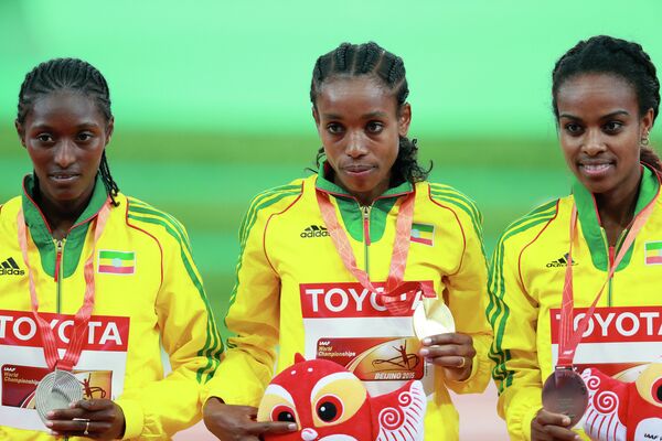 Сенбер Тфери (Эфиопия), Алмаз Аяна (Эфиопия), и Гензебе Дибаба (слева направо)