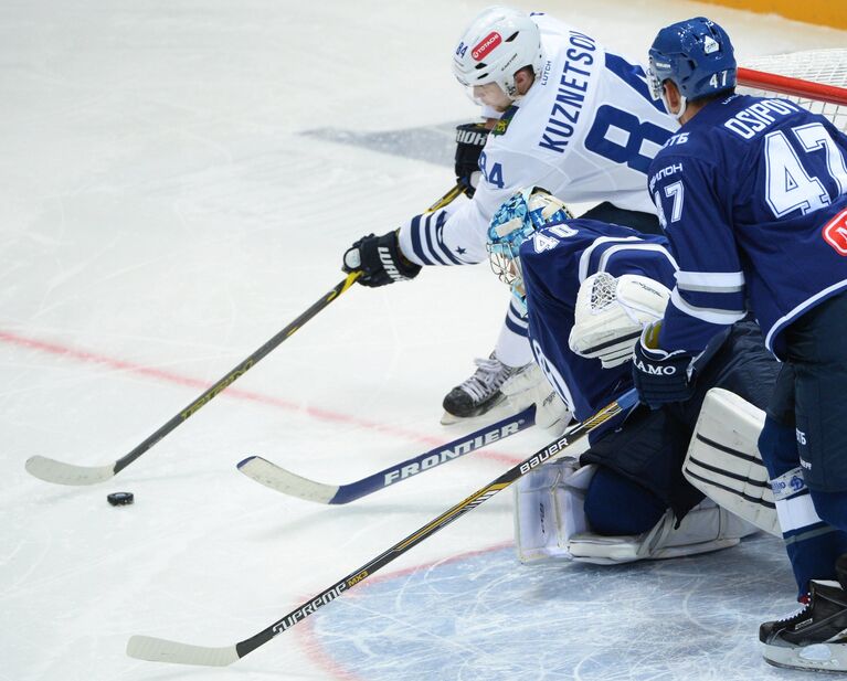 Игровой момент матча Динамо (Москва) - Адмирал