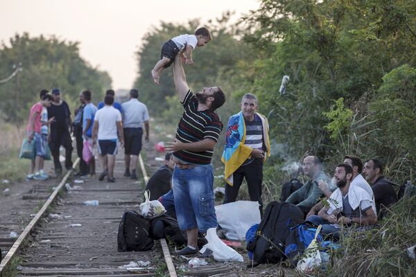 Мигранты на пути из Сербии в Венгрию. 31 августа 2015
