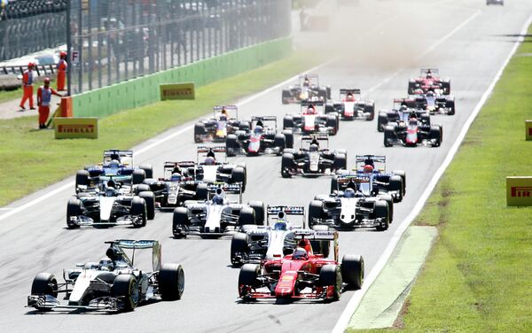 Старт Гран-при Италии в классе машин Формула-1 сезона 2015/16