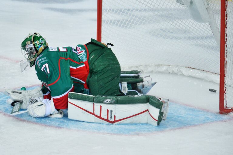 Вратарь ХК Ак Барс Эмиль Гарипов Вратарь ХК Ак Барс Эмиль Гарипов