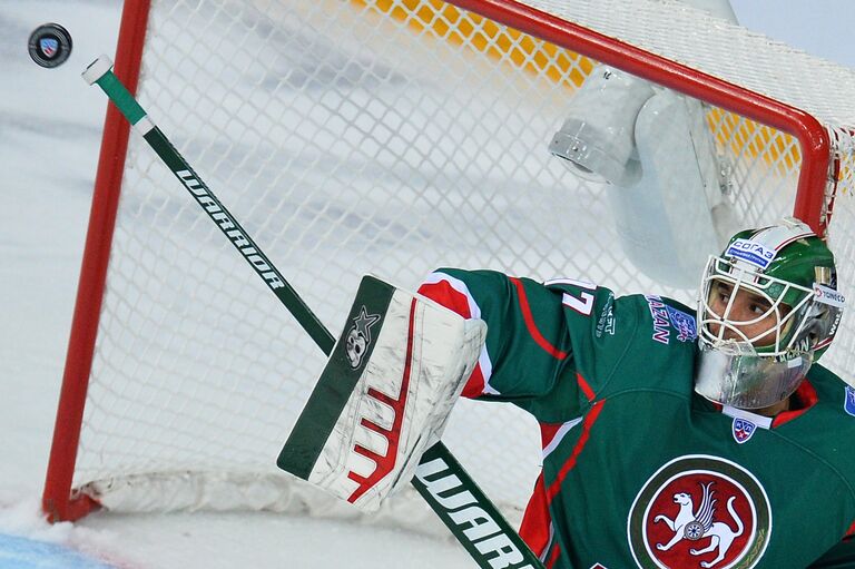 Вратарь ХК Ак Барс Эмиль Гарипов Вратарь ХК Ак Барс Эмиль Гарипов