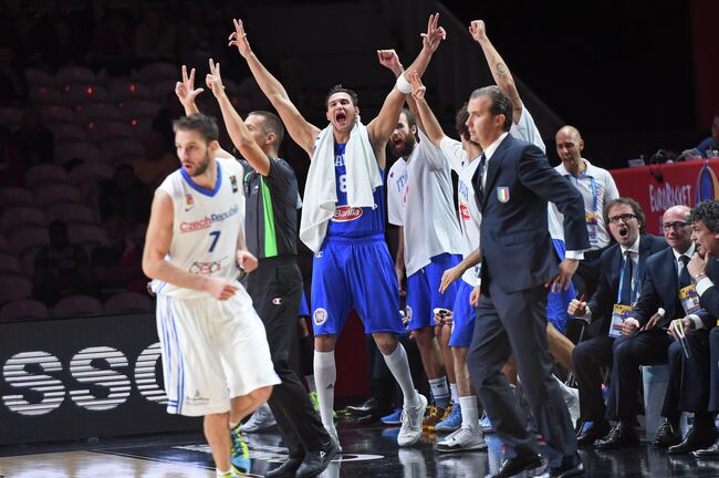 Игровой момент матча чемпионата Европы по баскетболу между сборными Италии и Чехии
