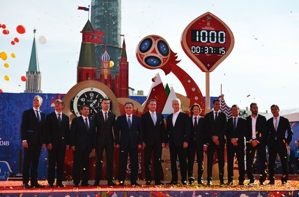 Торжественная церемония запуска часов обратного отсчета на Манежной площади Москвы во время мероприятий в рамках празднования 1000 дней до ЧМ-2018 в России