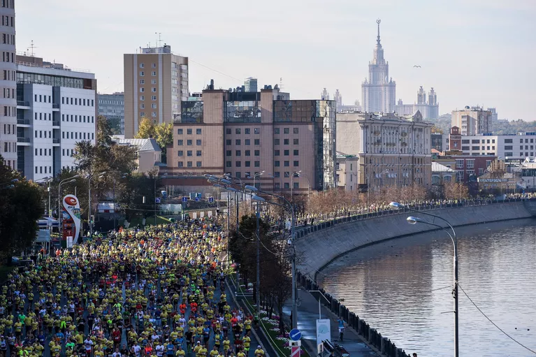 Участники на дистанции Московского марафона 2015 Участники на дистанции Московского марафона 2015
