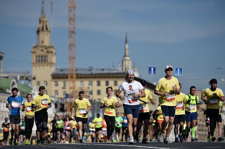 Участники на дистанции Московского марафона 2015 Участники на дистанции Московского марафона 2015
