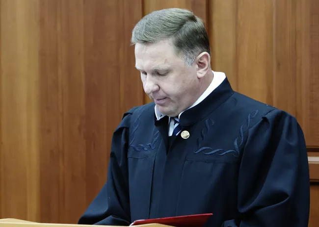 Судья Вячеслав Востриков во время оглашения приговора по делу о катастрофе Як-42 под Ярославлем