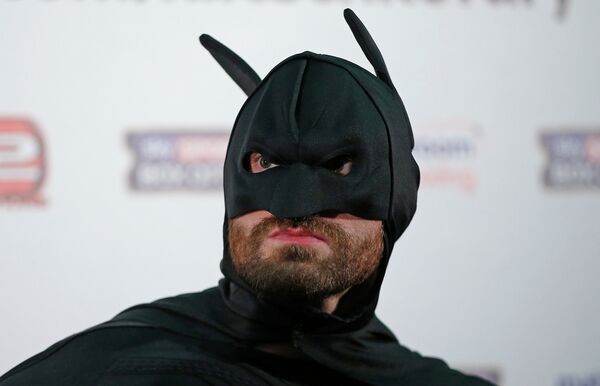 Пресс-конференция боксера Тайсона Фьюри в костюме Бетмена