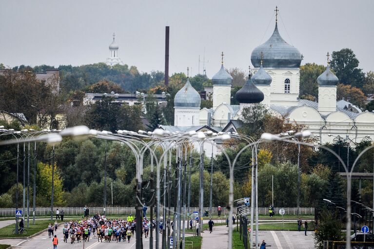 Участники массового забега Кросс нации - 2015 в Великом Новгороде