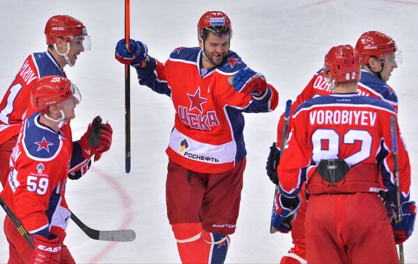 Хоккеисты ЦСКА Симон Яльмарссон, Геннадий Столяров, Александр Радулов и Кирилл Воробьёв (слева направо)