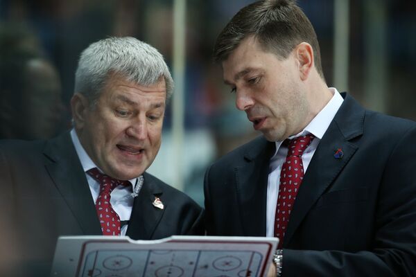 Тренеры ХК Локомотив Олег Браташ (слева), Алексей Кудашов