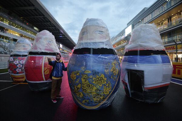 Матрешки во время подготовки церемонии открытия Гран-при России