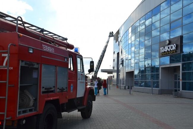 Возгорание на ледовой арене Трактор