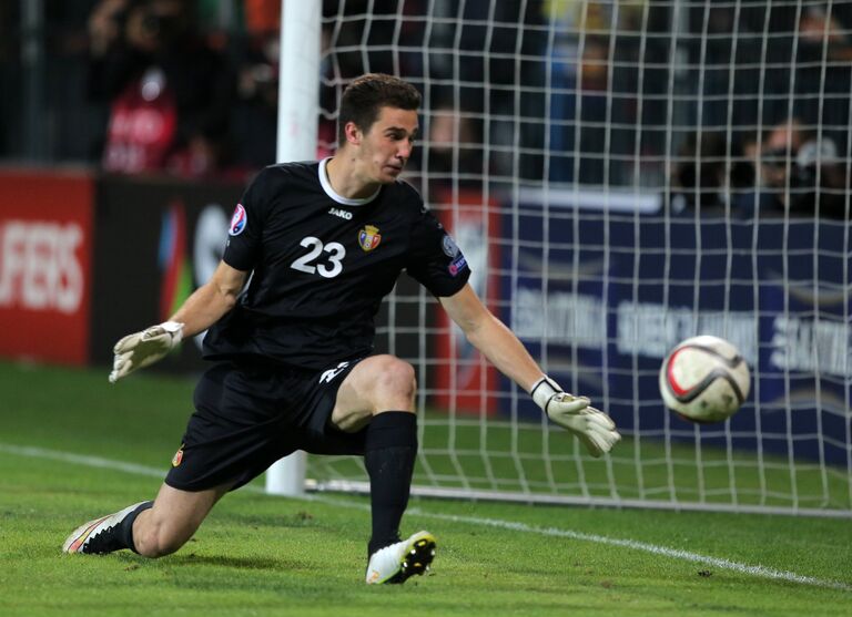 Вратарь сборной Молдавии Алексей Кошелев Вратарь сборной Молдавии Алексей Кошелев