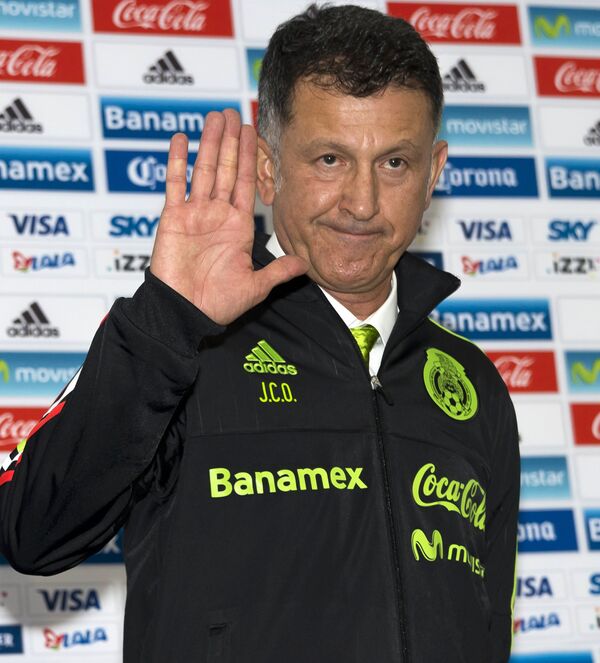 Главный тренер сборной Мексики по футболу Хуан Карлос Осорио