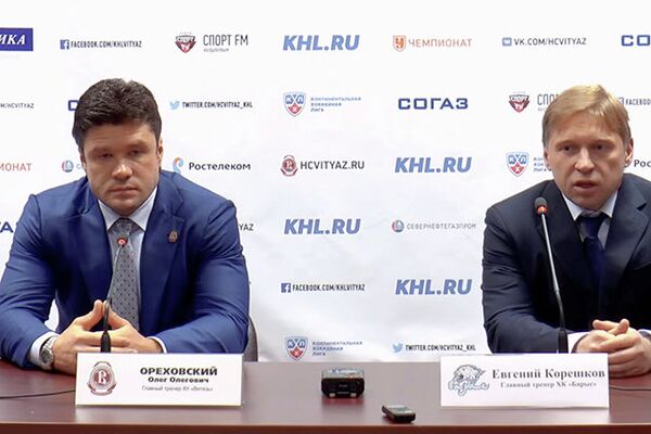 Главный тренер ХК Барыс Евгений Корешков (справа)