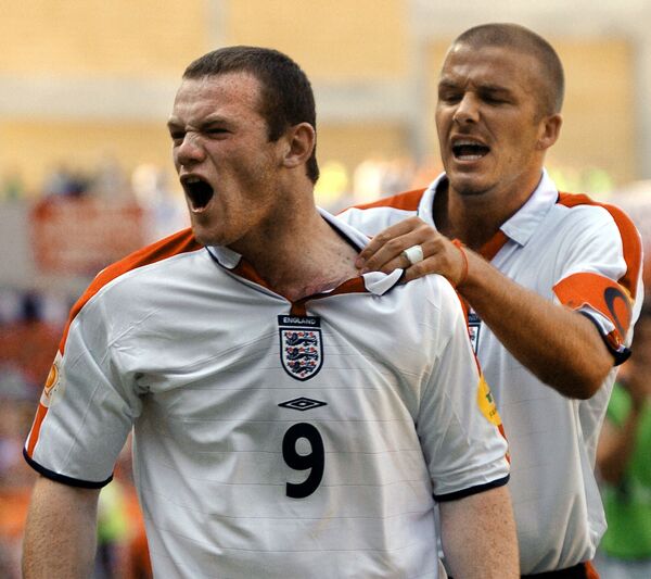 Уэйн Руни и Дэвид Бекхэм в составе сборной Англии на Евро-2004