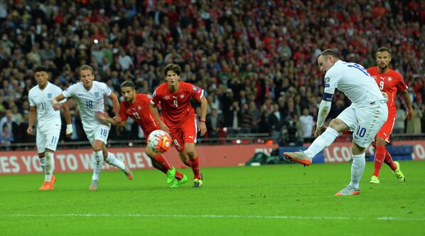 Уэйн Руни забивает свой 50-й мяч в составе сборной Англии по футболу