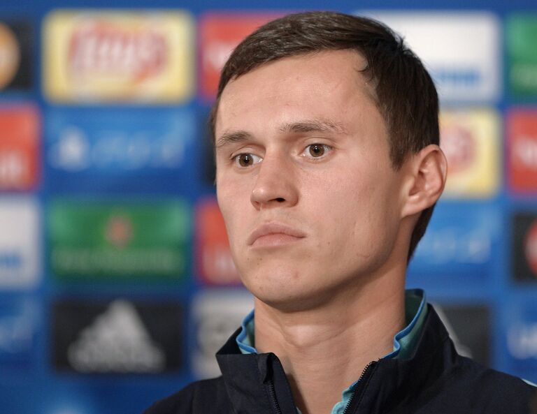 Полузащитник Зенита Александр Рязанцев Полузащитник Зенита Александр Рязанцев