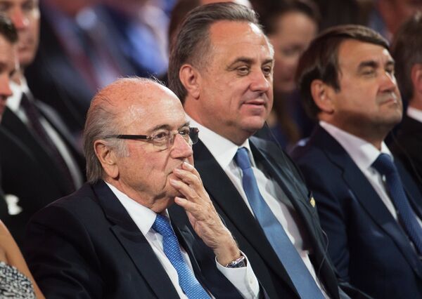 Глава Международной федерации футбола (ФИФА) Йозеф Блаттер и министр спорта Российской Федерации Виталий Мутко (слева направо)