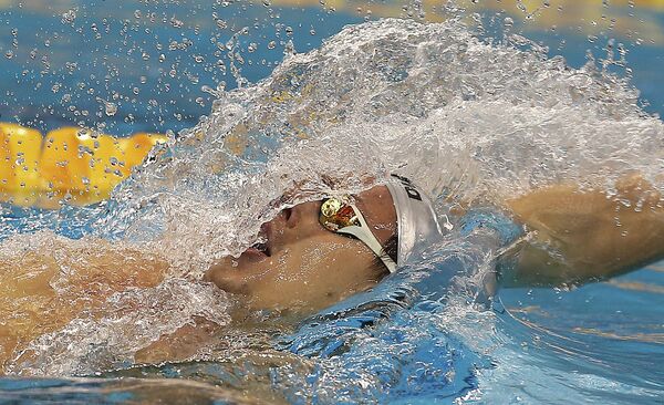 Австралийский пловец Митчелл Ларкин во время финального заплыва на дистанции 200 метров на спине на этапе Кубка мира по плаванию в Дохе