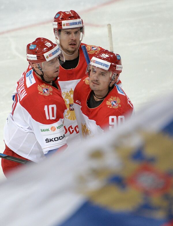 Игроки сборной России Сергей Мозякин, Сергей Широков и Алексей Цветков (слева направо)