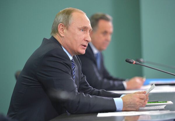 Президент России Владимир Путин (на первом плане)
