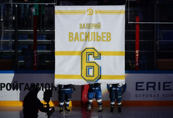 Церемония выведения из обращения игрового номера 6 легендарного игрока Динамо Валерия Васильева