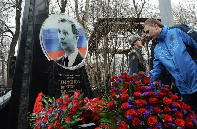 Открытие памятника легендарному хоккейному тренеру Виктору Тихонову